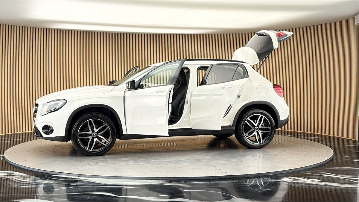 More views of Mercedes-Benz GLA