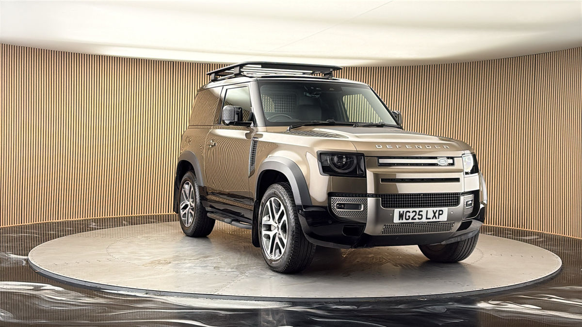 More views of Land Rover Defender 90