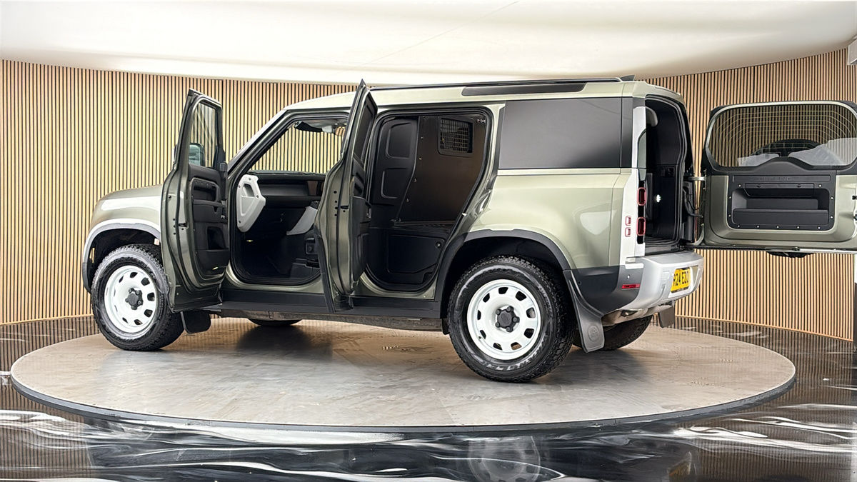 More views of Land Rover Defender 110