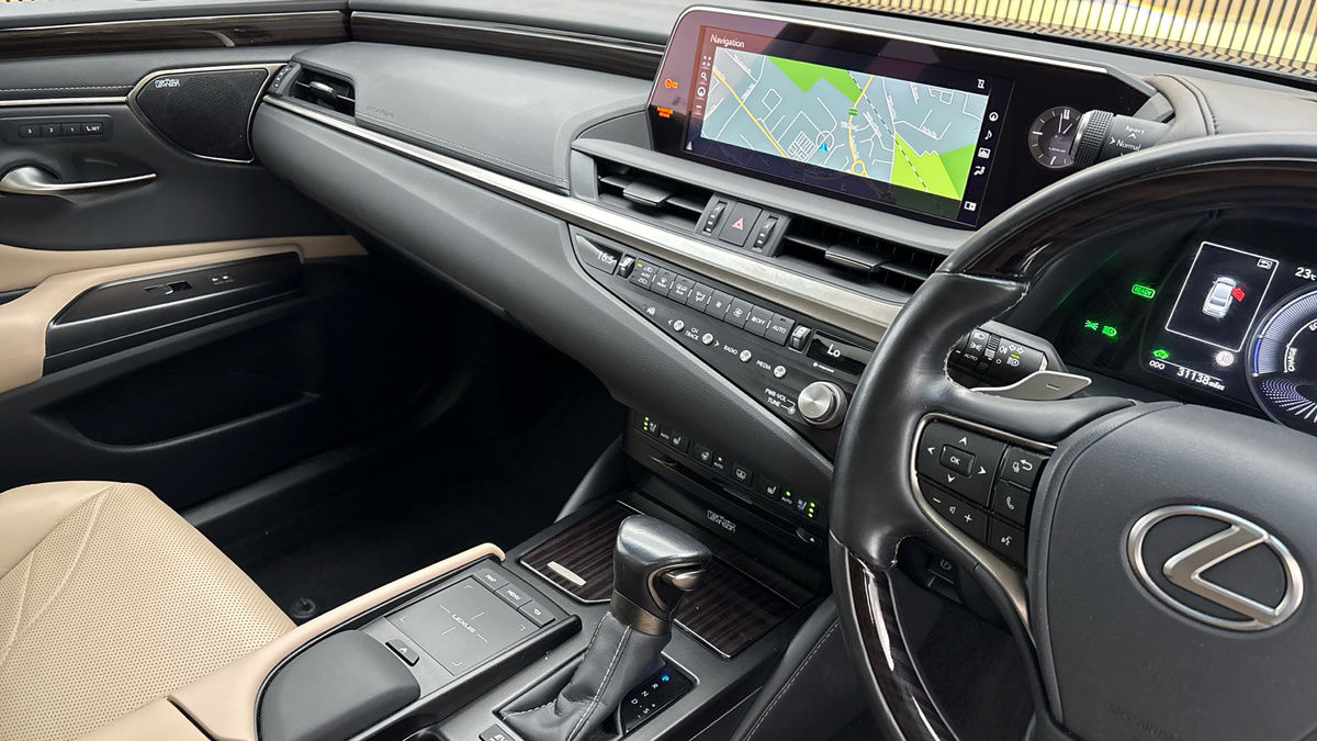 Lexus ES Image 18