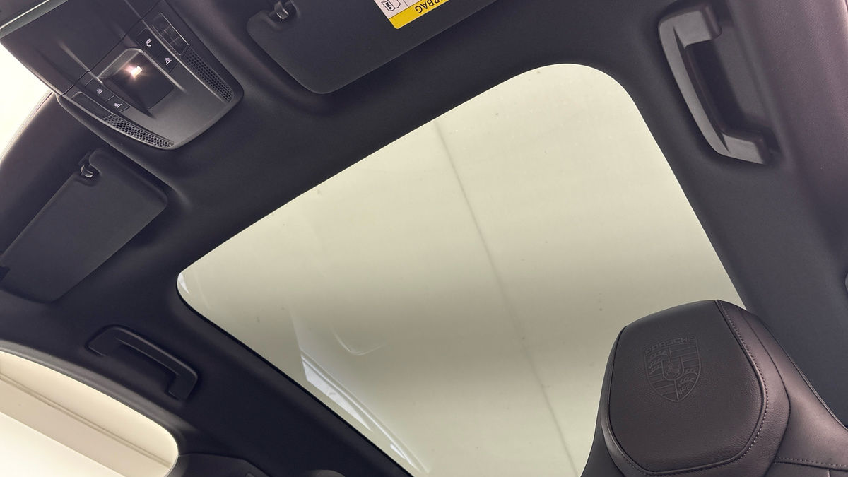 Porsche Taycan Image 6