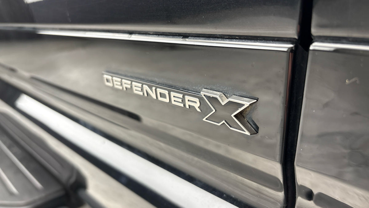 Land Rover Defender 110 Image 26