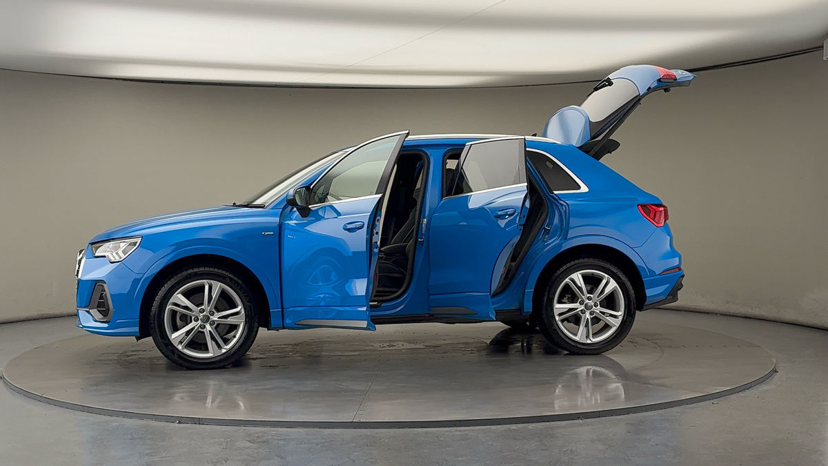 More views of Audi Q3