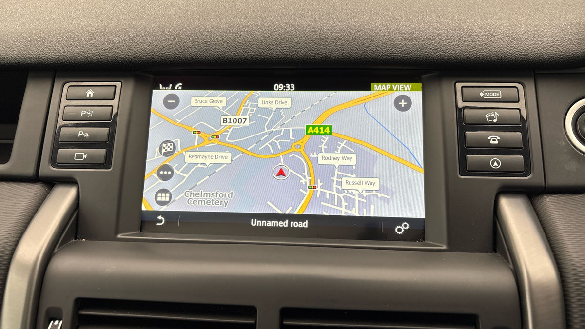 Land Rover Discovery Sport Image 17