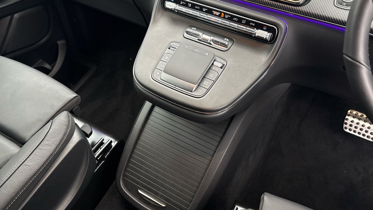 Mercedes-Benz V Class Image 18