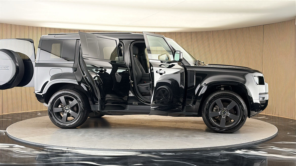More views of Land Rover Defender 110