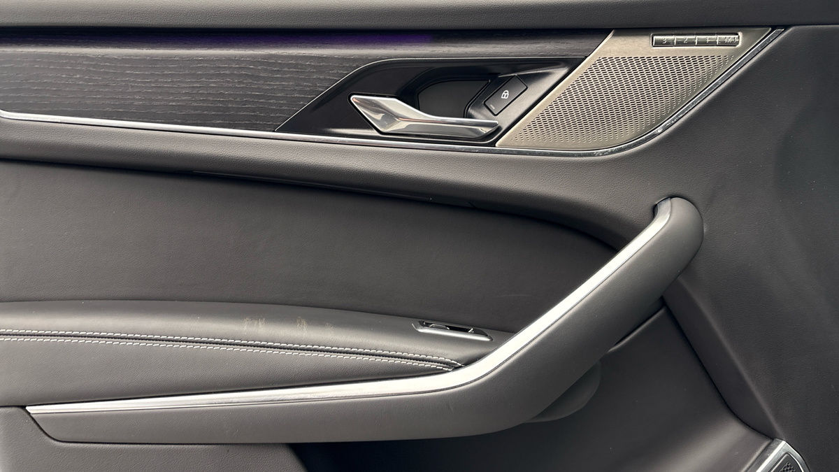 Jaguar F-PACE Image 19