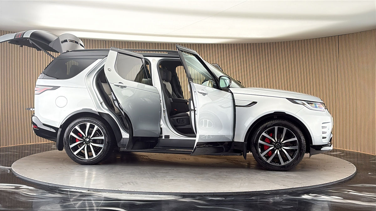 More views of Land Rover Discovery
