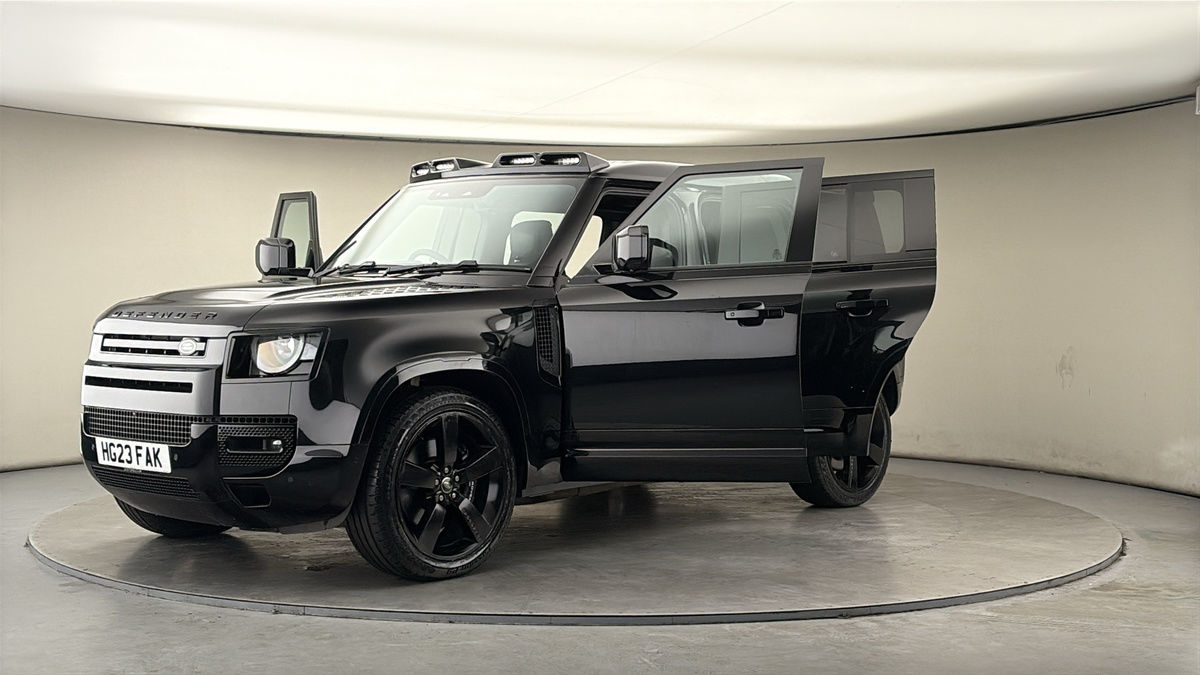 Land Rover Defender 110 Image 22