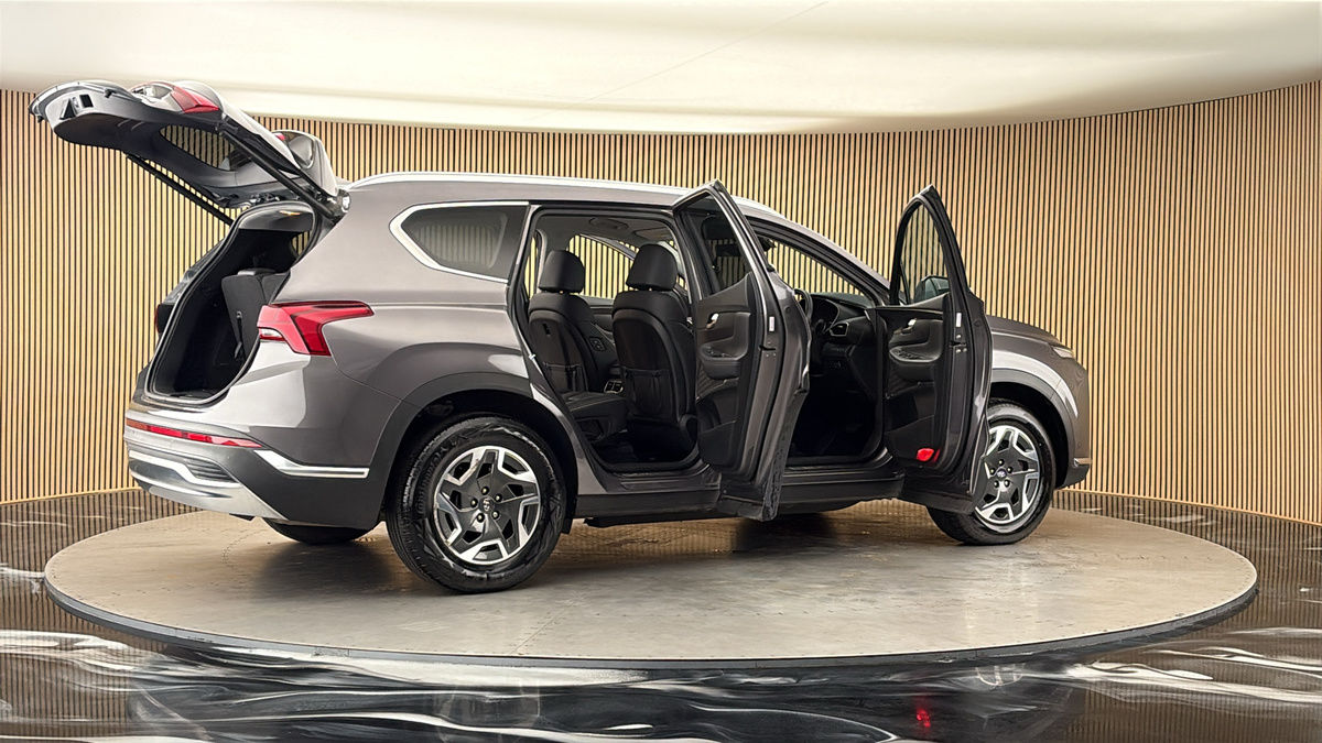 More views of Hyundai Santa Fe