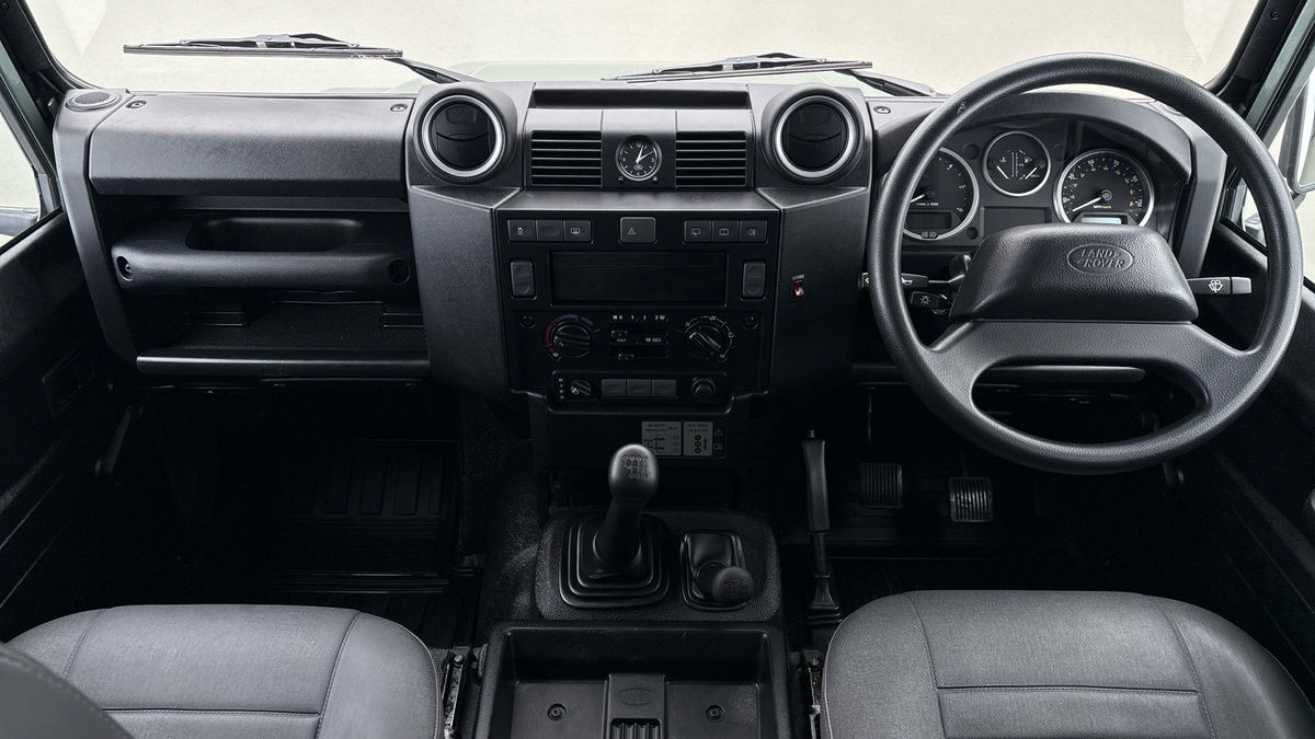 Land Rover Defender 110 Image 12