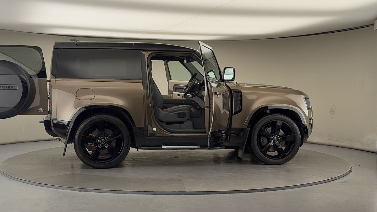 More views of Land Rover Defender 90