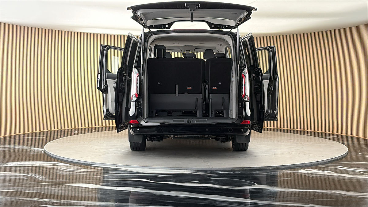 More views of Ford E-Tourneo Custom