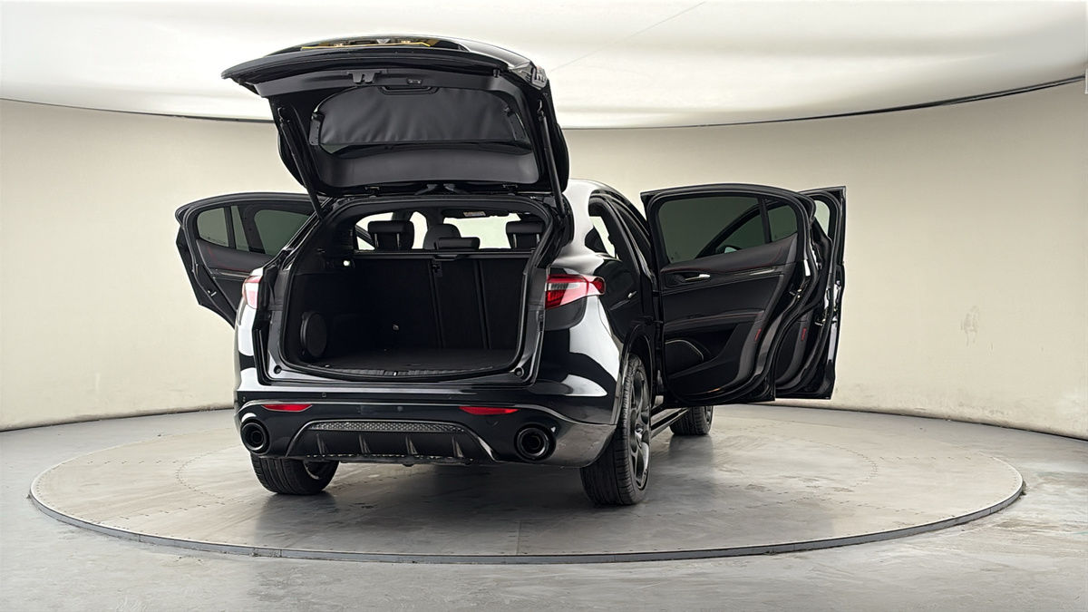 More views of Alfa Romeo Stelvio