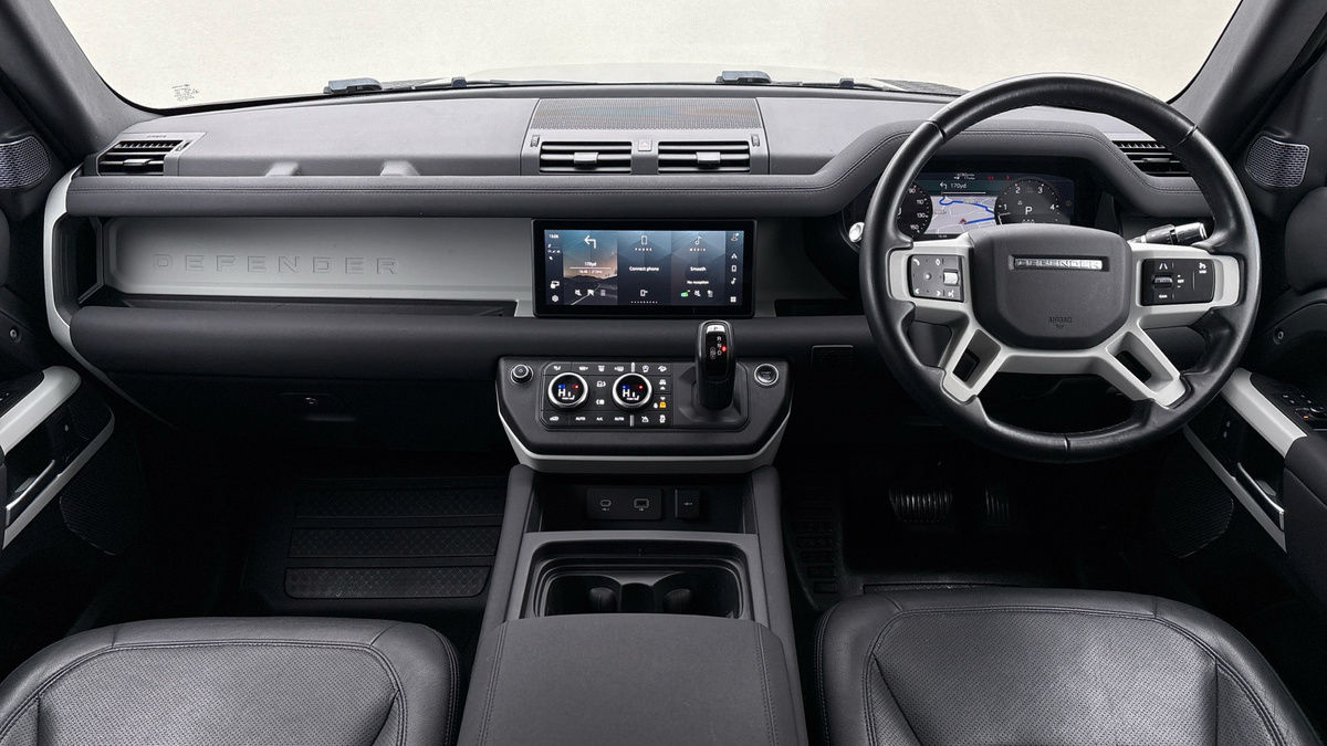 Land Rover Defender 110 Image 12