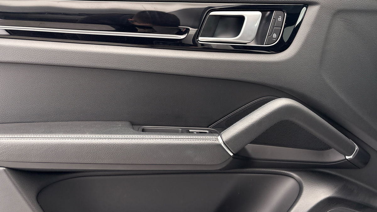 Porsche Cayenne Image 19