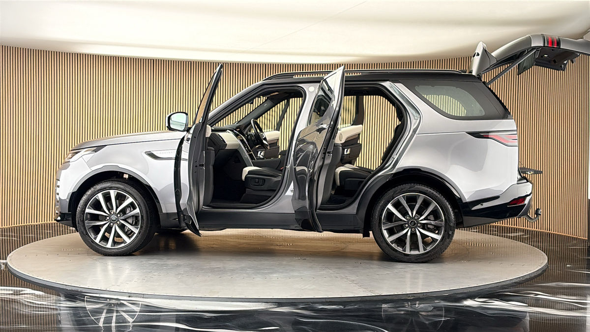 More views of Land Rover Discovery