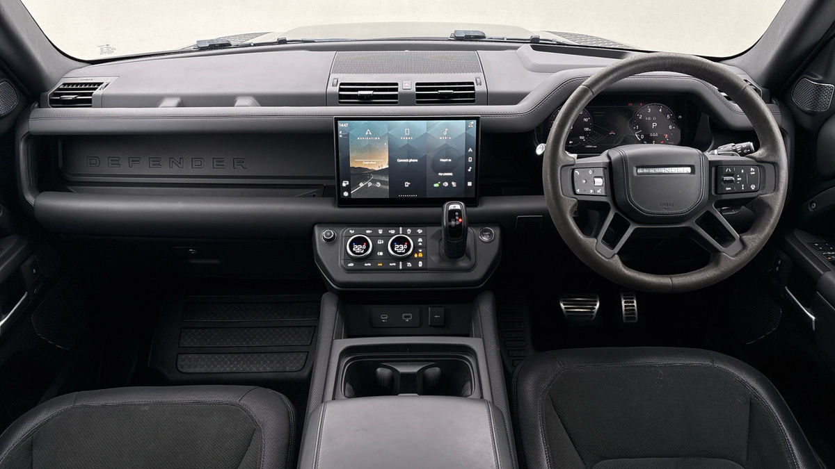 Land Rover Defender 110 Image 24
