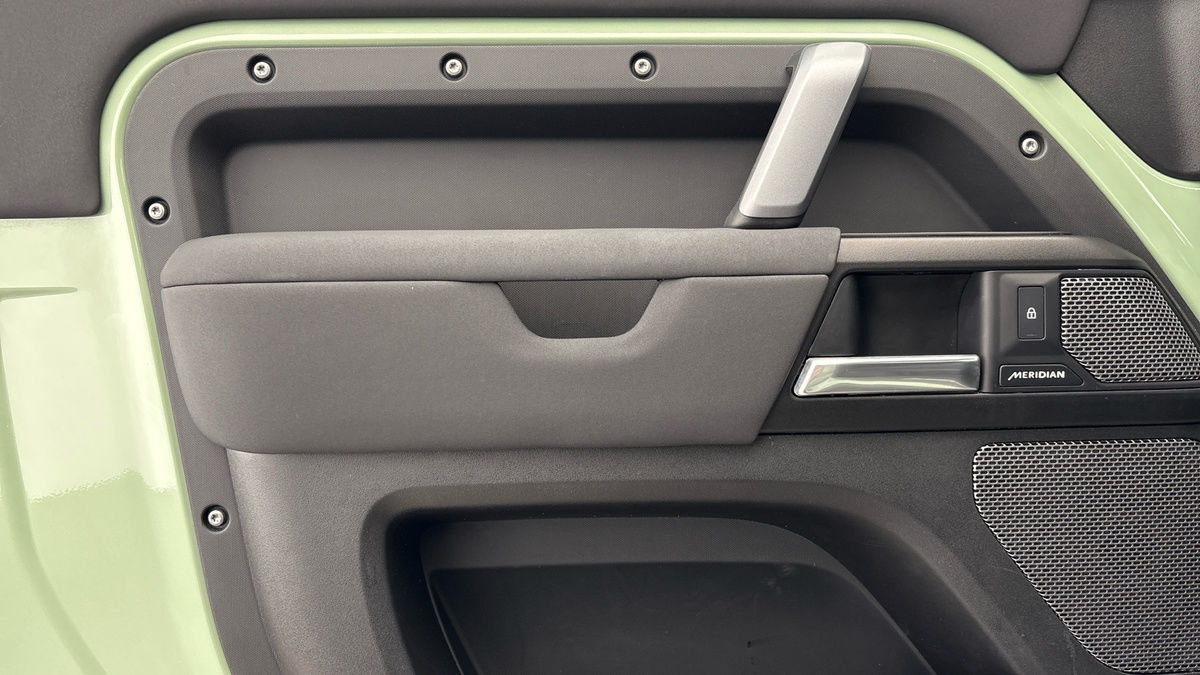 Land Rover Defender 90 Urban Image 19