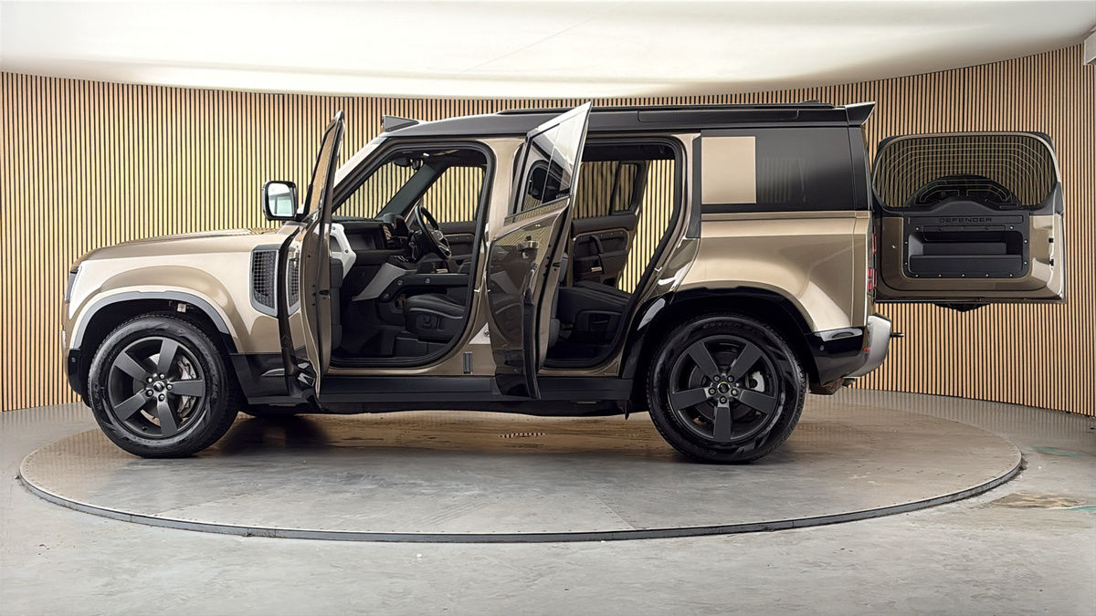 More views of Land Rover Defender 110