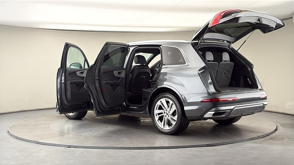 More views of Audi Q7