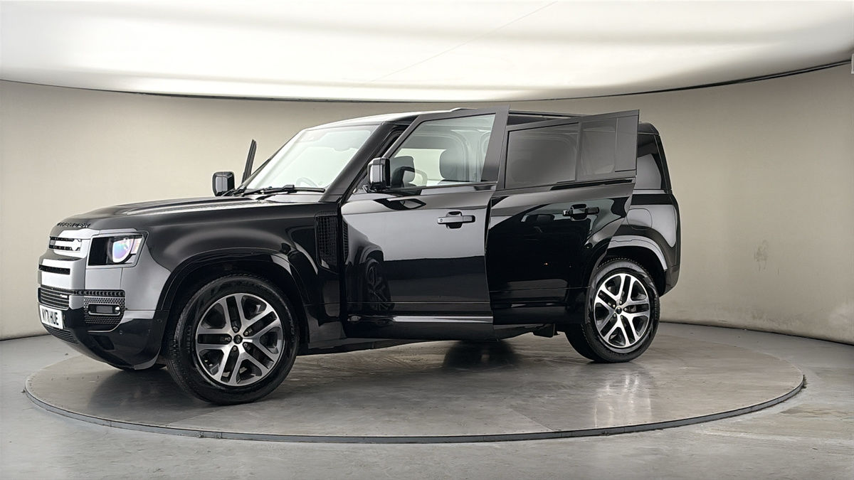 More views of Land Rover Defender 110