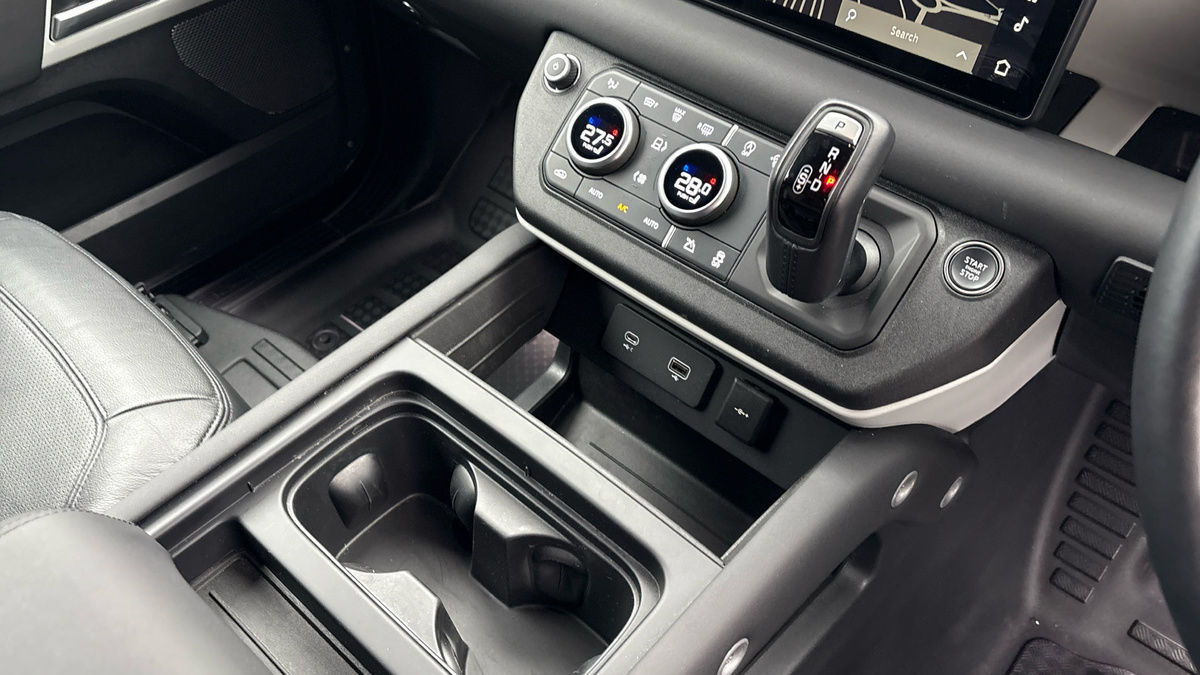 Land Rover Defender 90 Urban Image 18