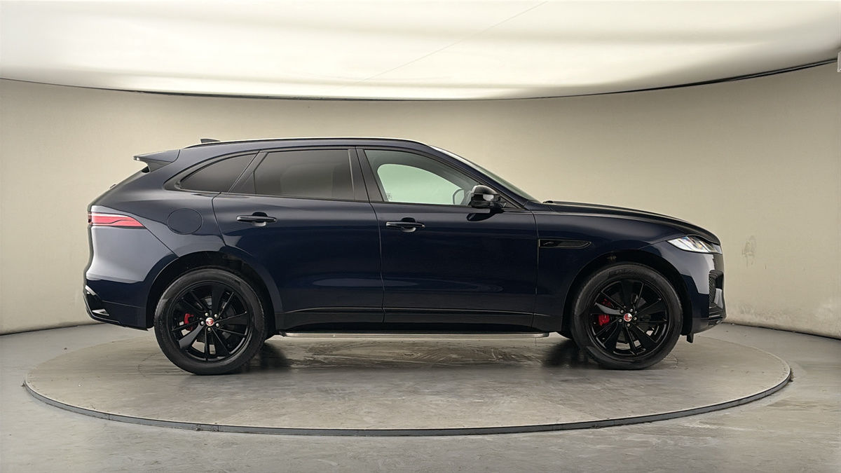 Jaguar F-PACE Image 16