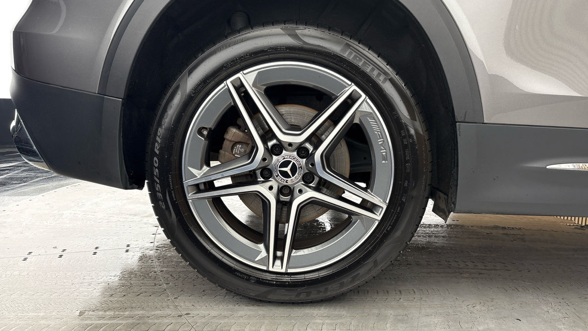 Mercedes-Benz GLB Image 10