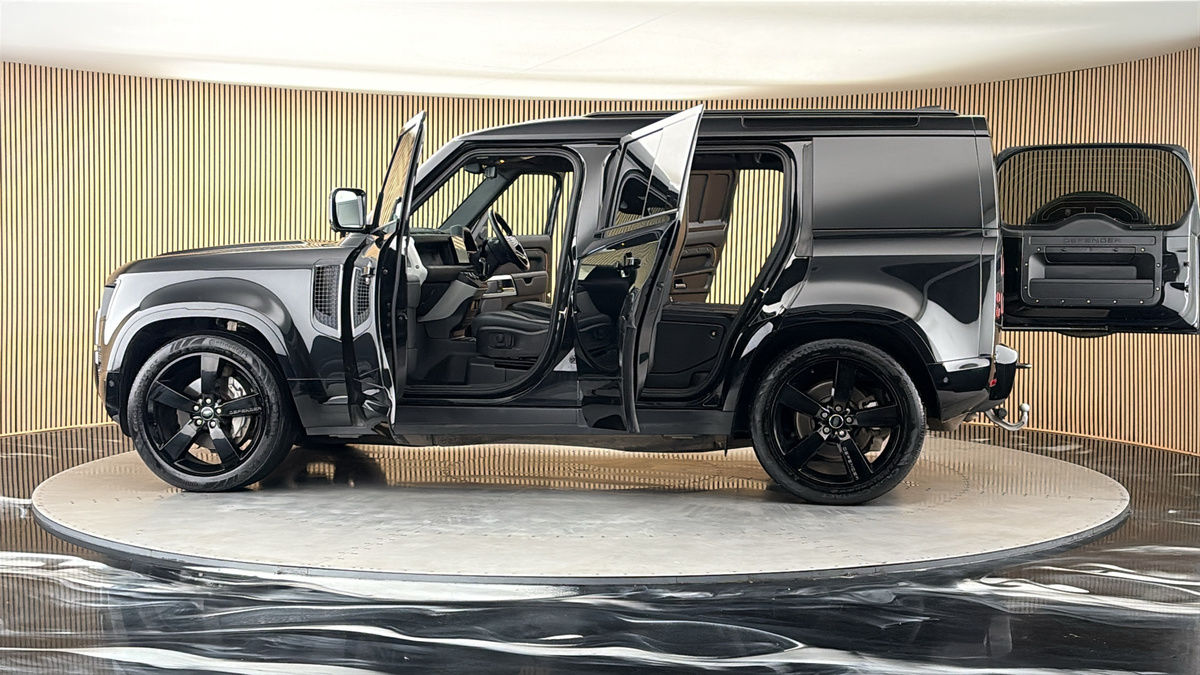 More views of Land Rover Defender 110