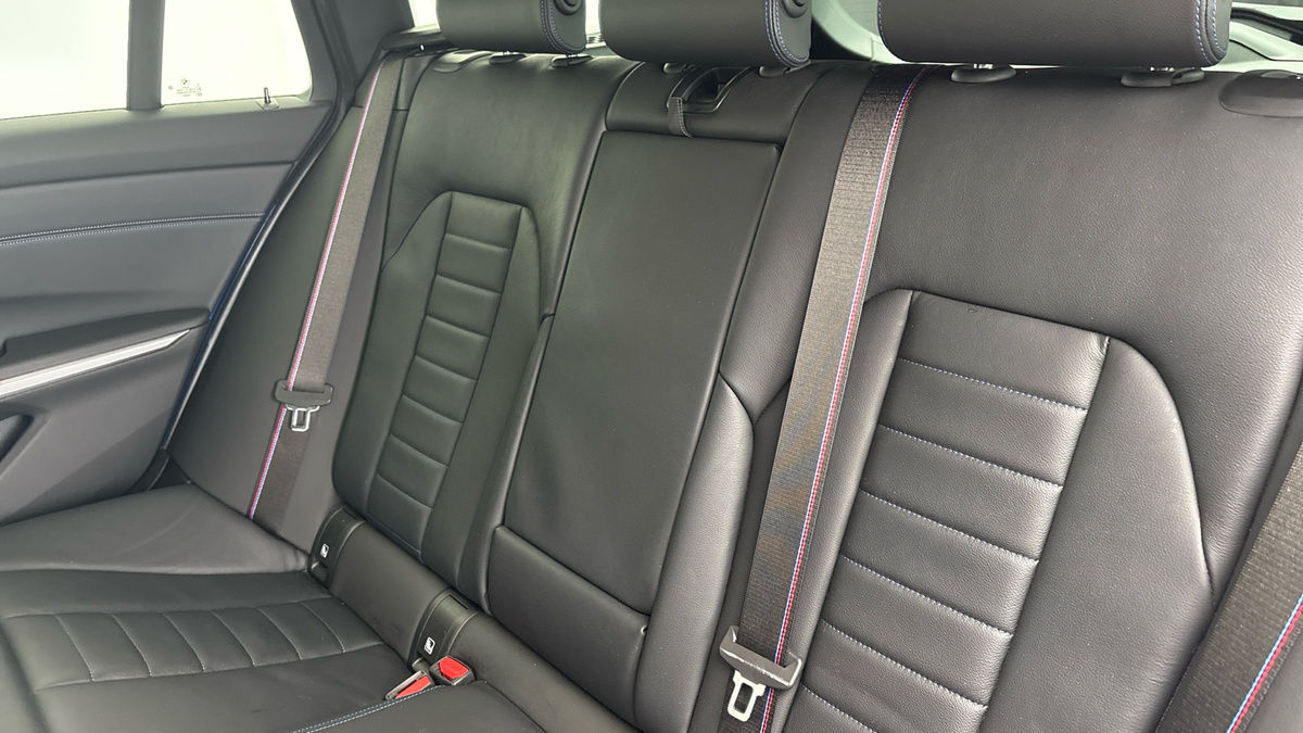 BMW 3 Series Image 8