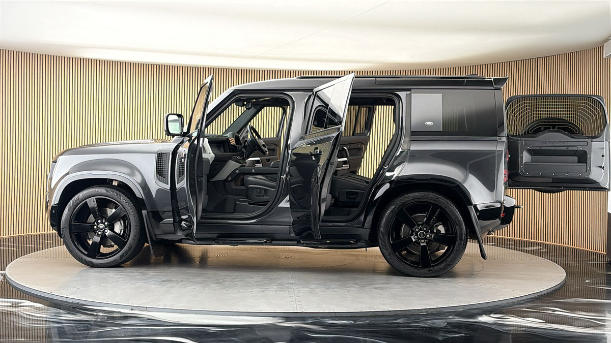 More views of Land Rover Defender 110