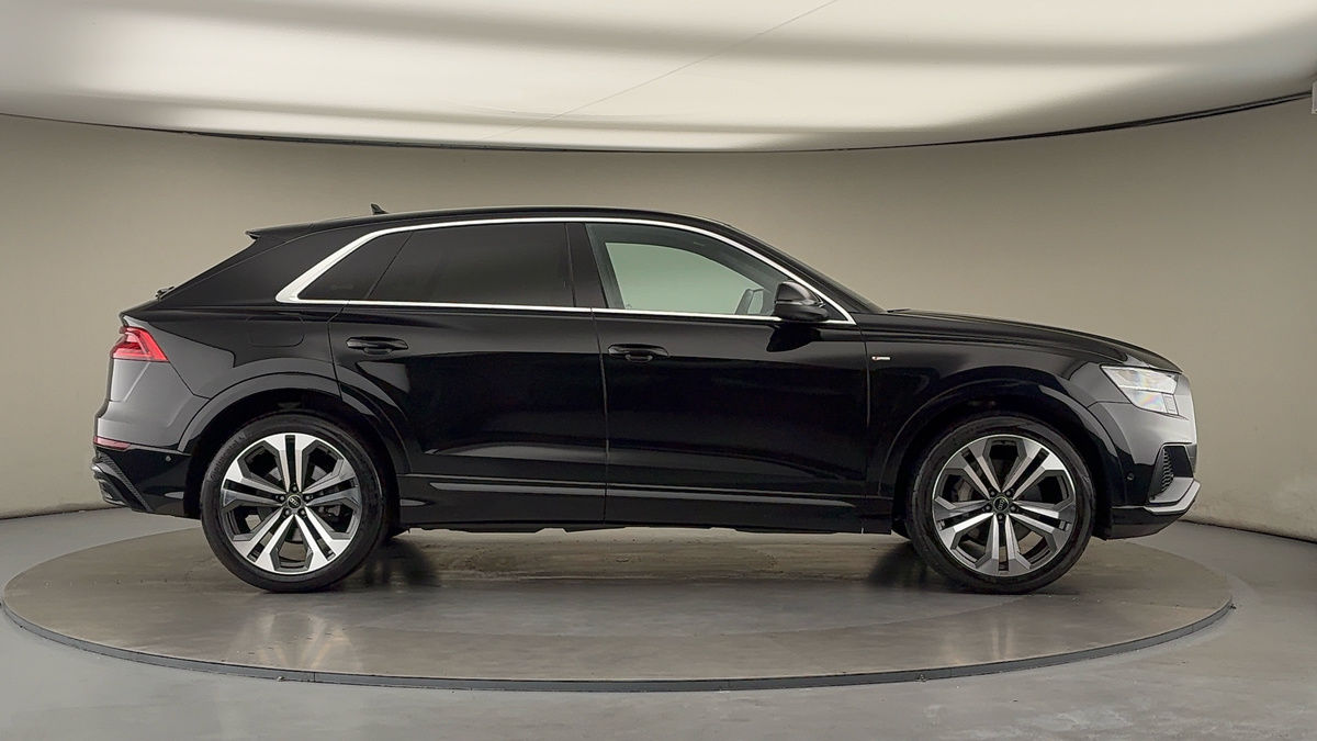Audi Q8 Image 16