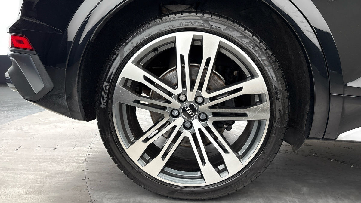 Audi SQ5 Image 10