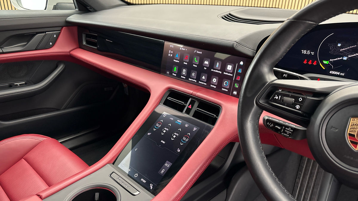 Porsche Taycan Image 18