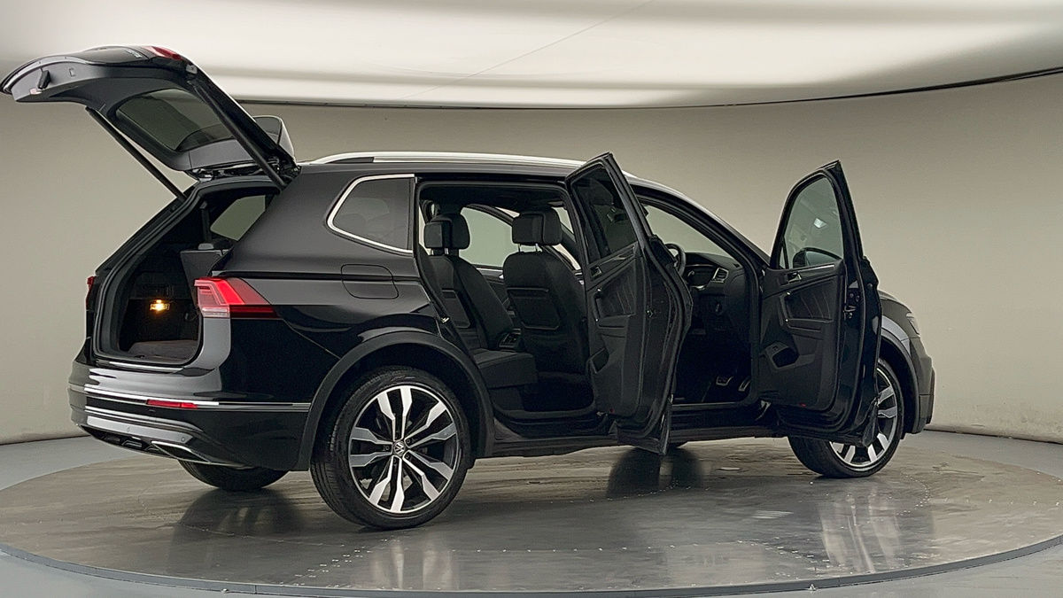 More views of Volkswagen Tiguan Allspace