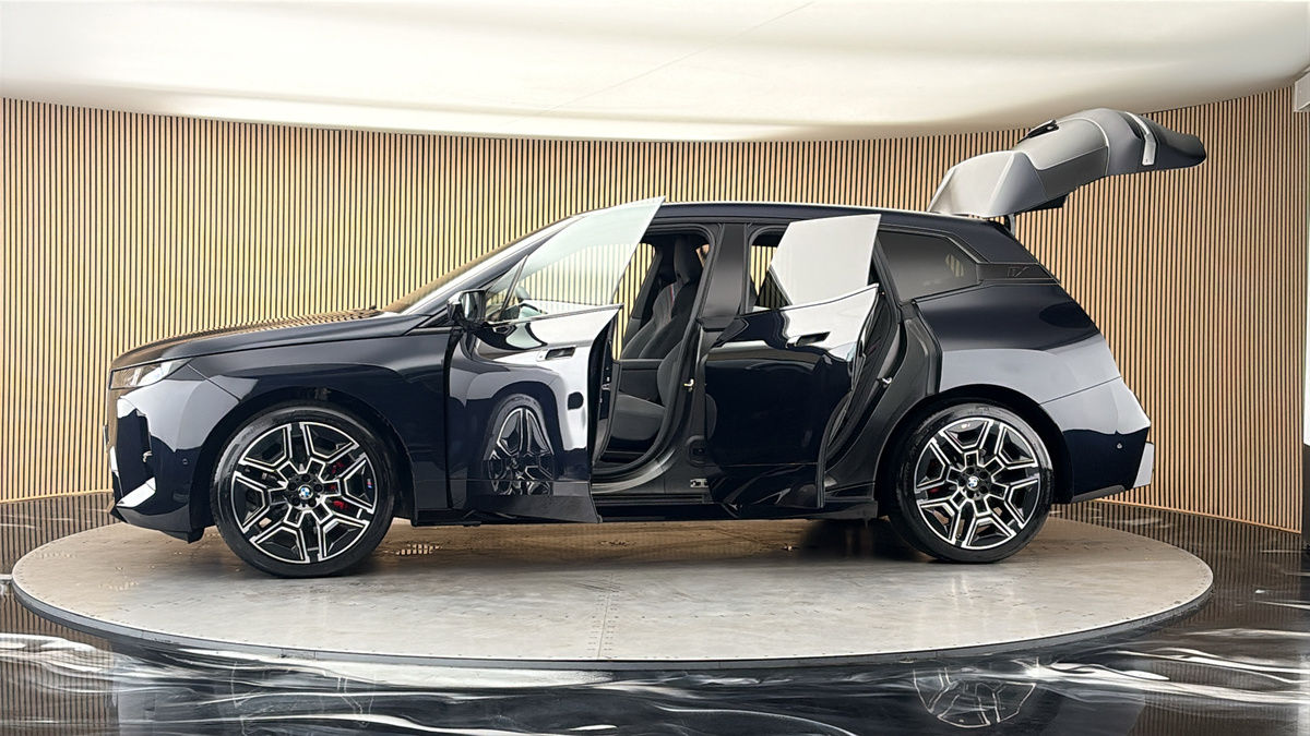 More views of BMW iX