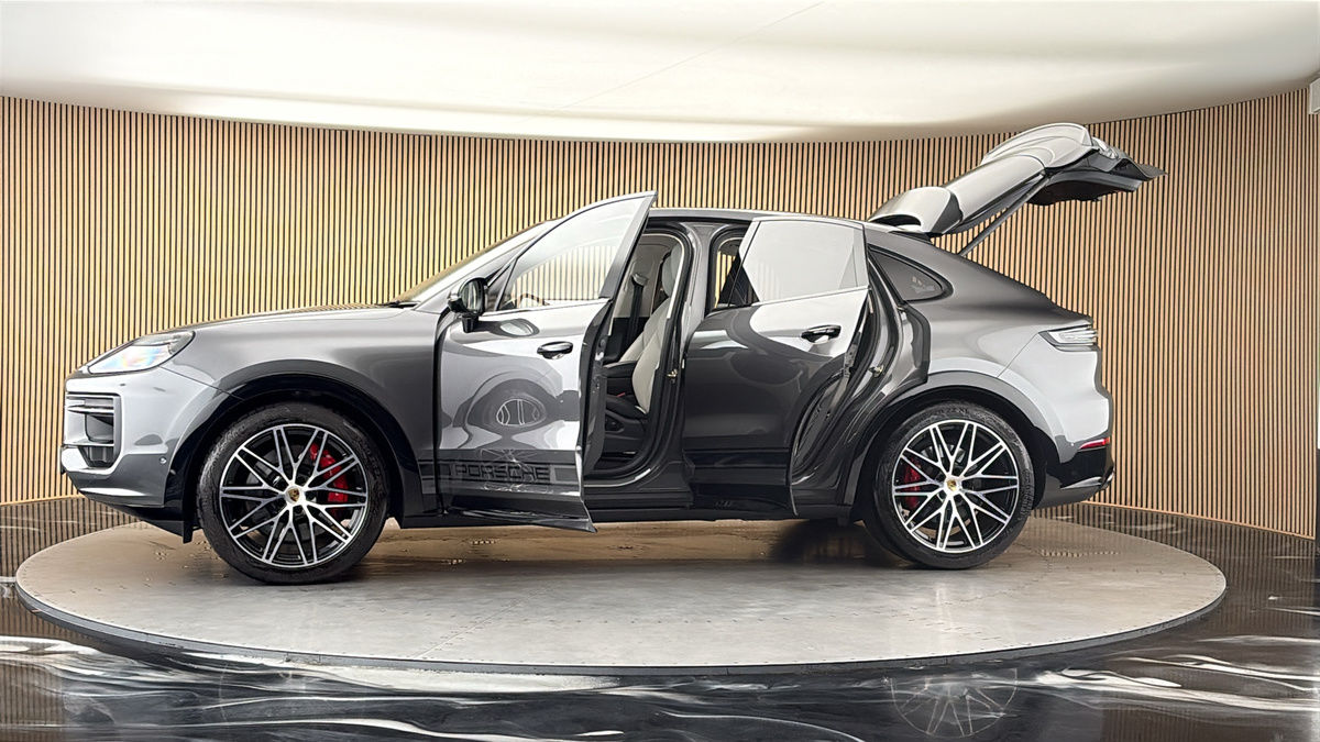 More views of Porsche Cayenne
