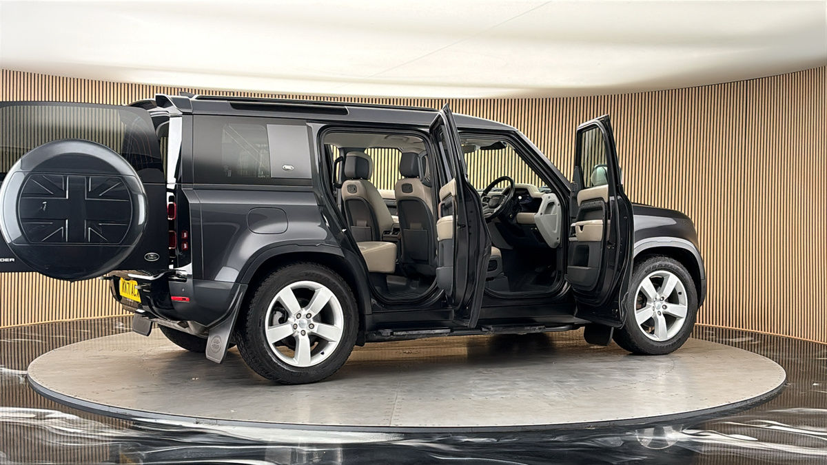 More views of Land Rover Defender 110