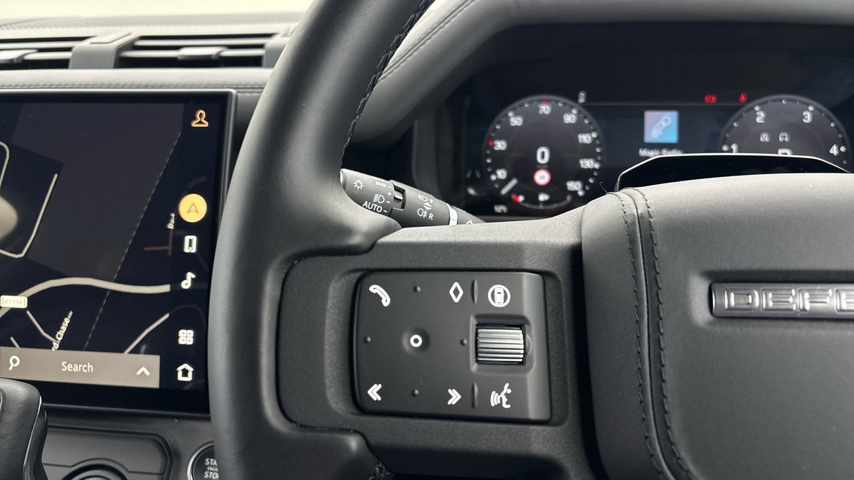 Land Rover Defender 90 Image 13