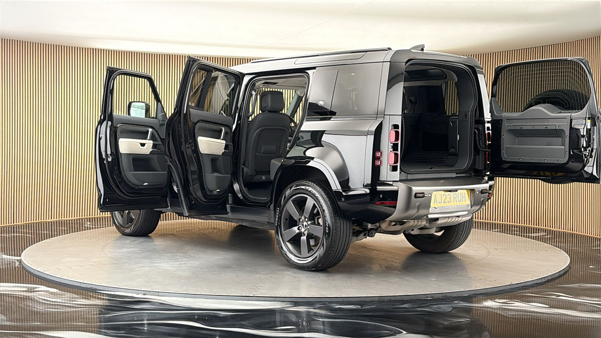 More views of Land Rover Defender 110