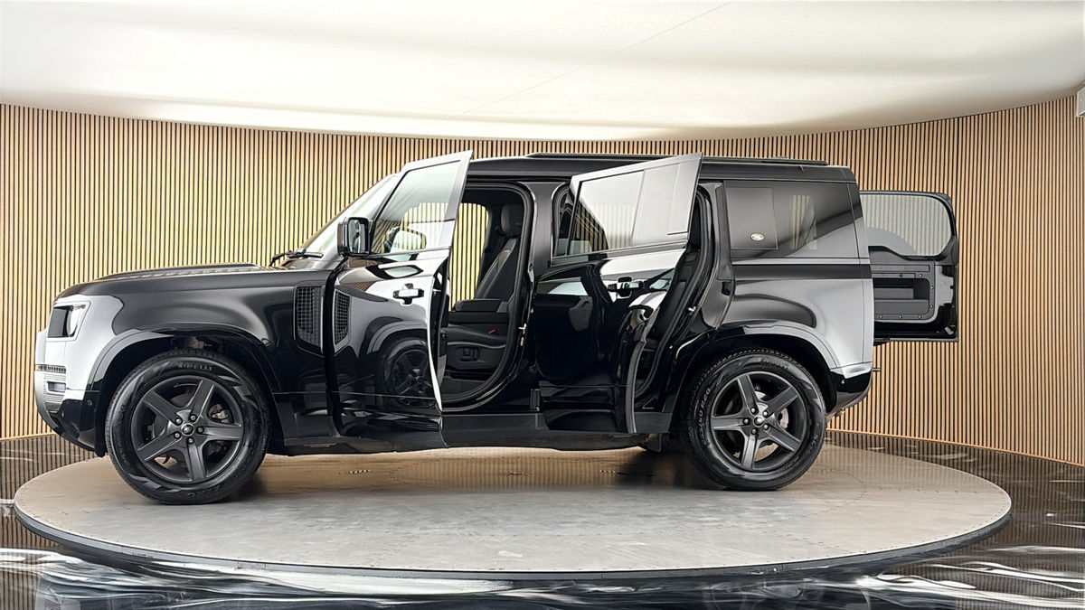 More views of Land Rover Defender 110
