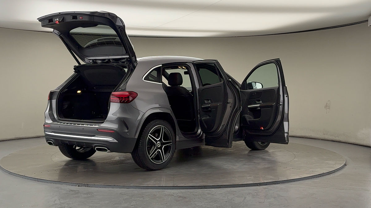 More views of Mercedes-Benz GLA