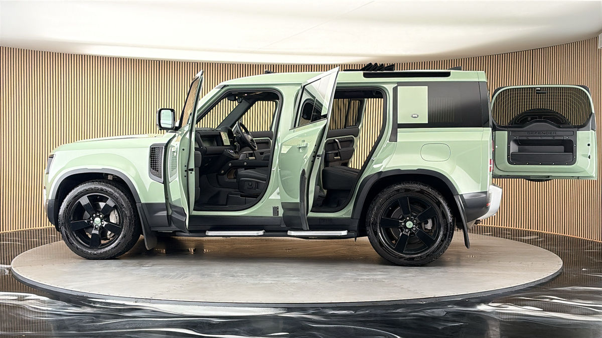 More views of Land Rover Defender 110