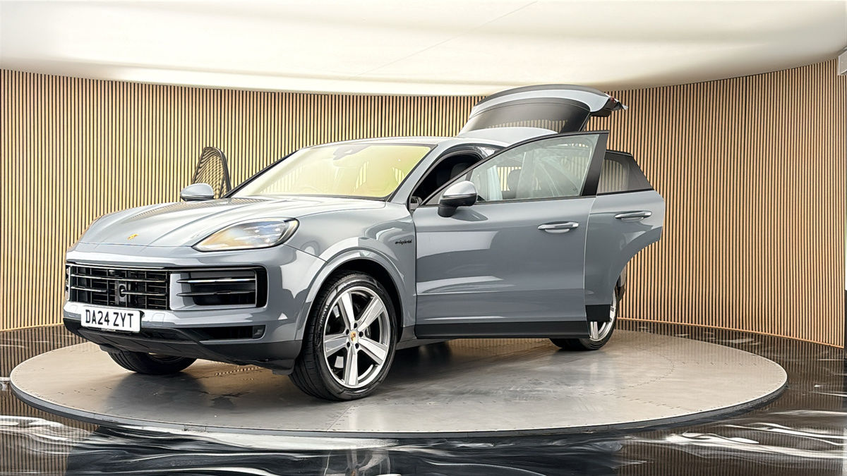 More views of Porsche Cayenne