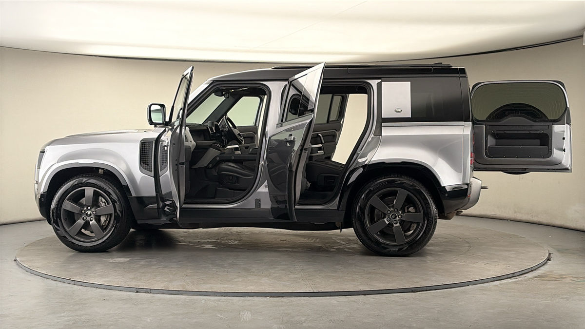 More views of Land Rover Defender 110