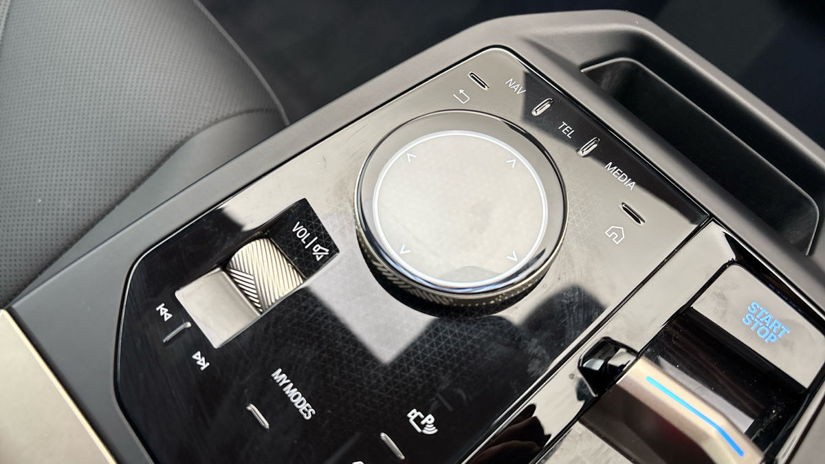 BMW iX Image 31