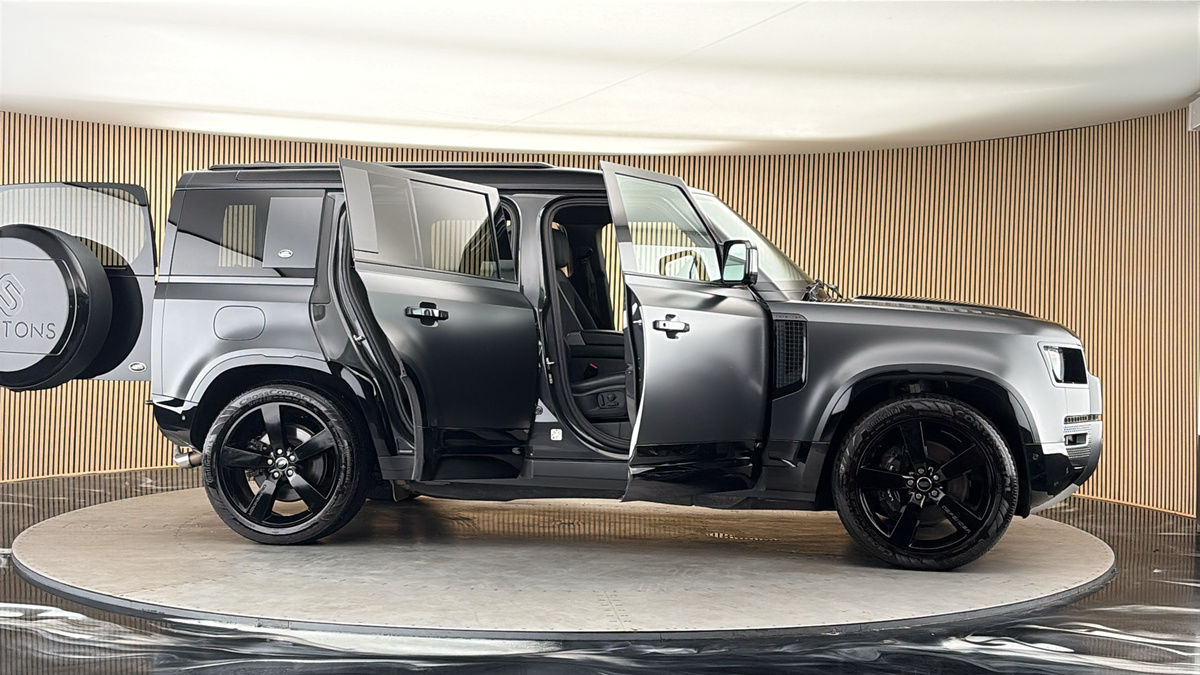 More views of Land Rover Defender 110