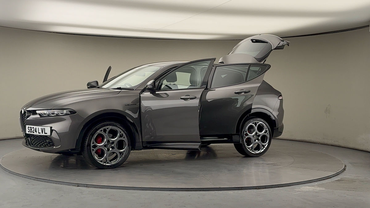 More views of Alfa Romeo Tonale