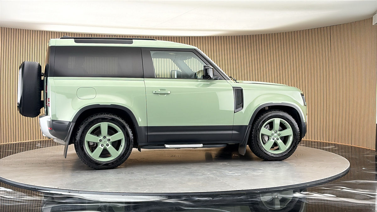 More views of Land Rover Defender 90